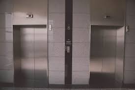 L’utilizzo dell’ascensore da parte dei condomini: diritti ed obblighi